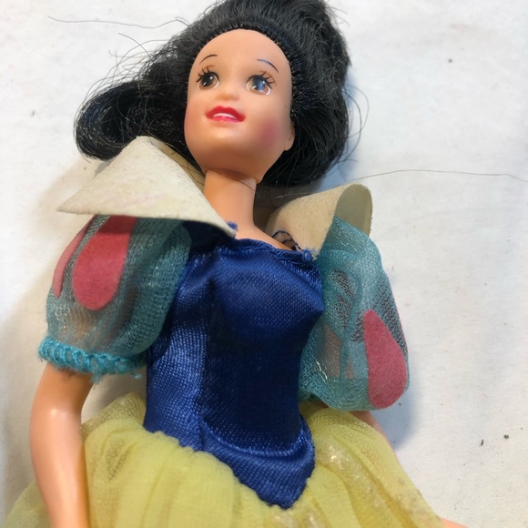 Vintage 6.5” mini Disney Cinderella & Snow White Dolls - Picture 6 of 9